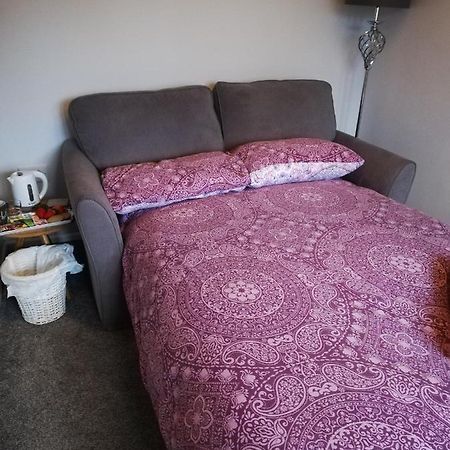Hotel Little Cosy Cwtsh Pontyclun Exterior foto