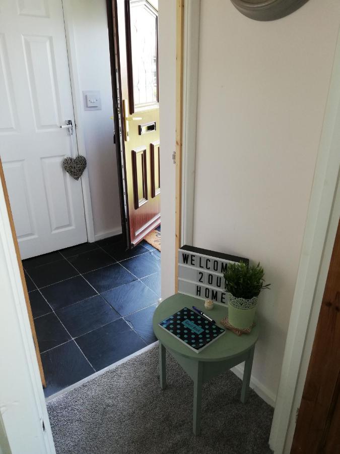 Hotel Little Cosy Cwtsh Pontyclun Exterior foto
